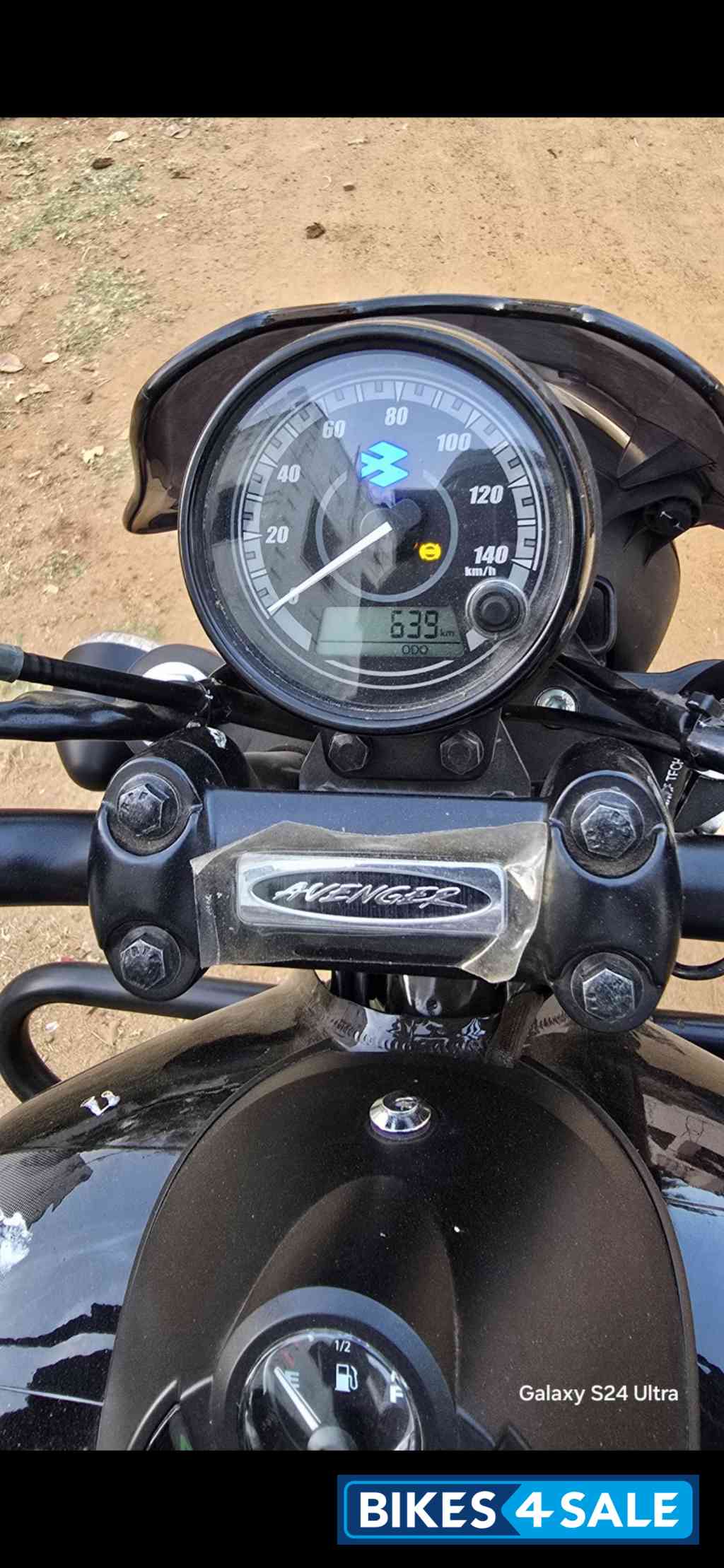 Ebony Black Met Bajaj Avenger Street 160 Ebony Black Met Bajaj Avenger Street 160