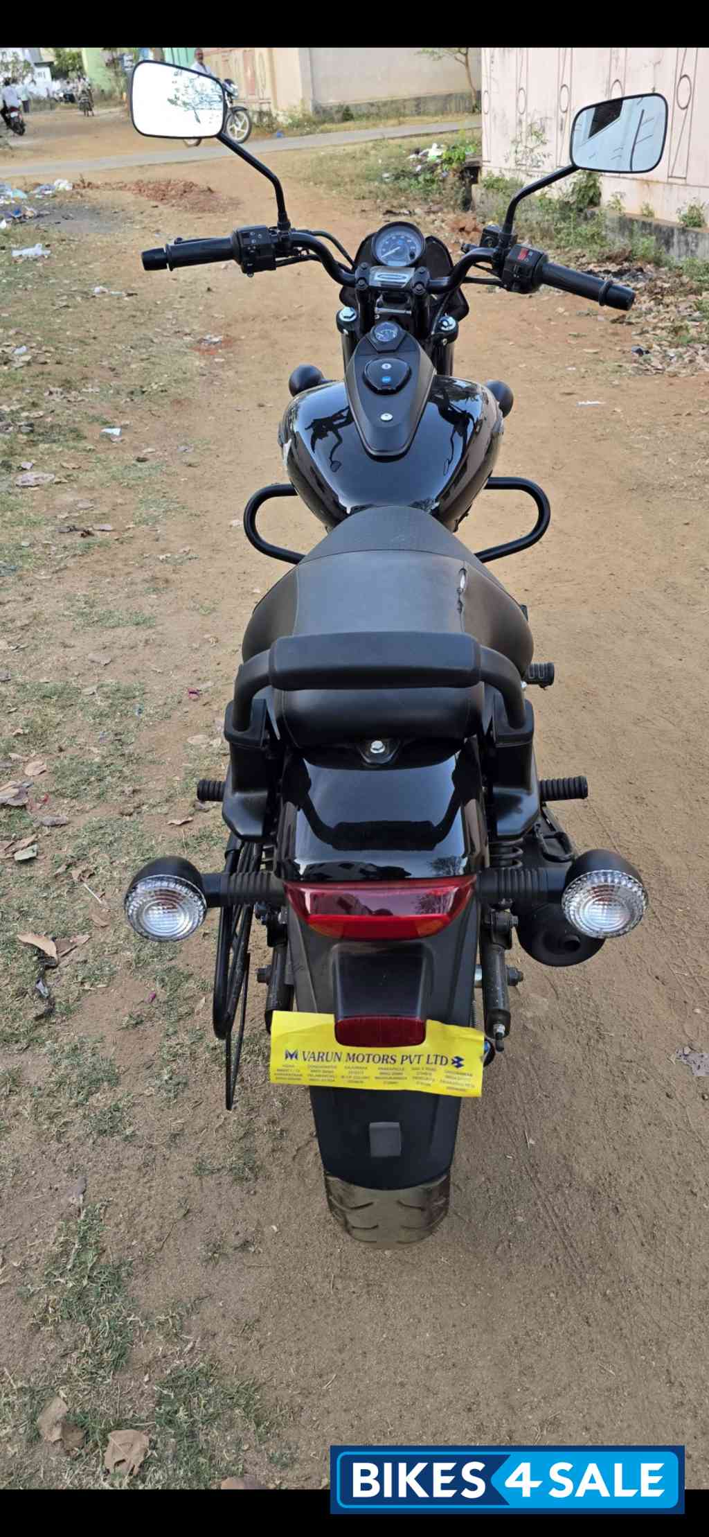 Ebony Black Met Bajaj Avenger Street 160 Ebony Black Met Bajaj Avenger Street 160