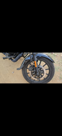 Ebony Black Met Bajaj Avenger Street 160