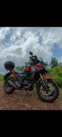 Red Honda CB200X