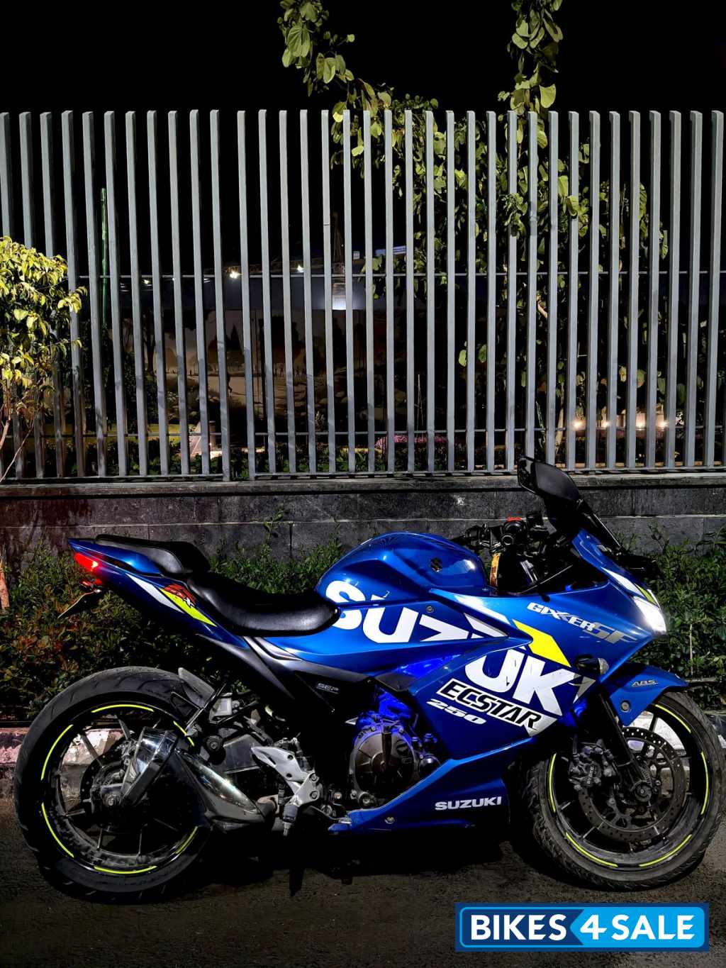 Blue Suzuki Gixxer SF 250