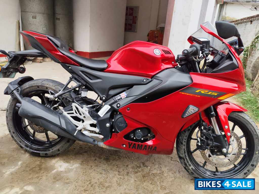 Metallic Red Yamaha R15 V4