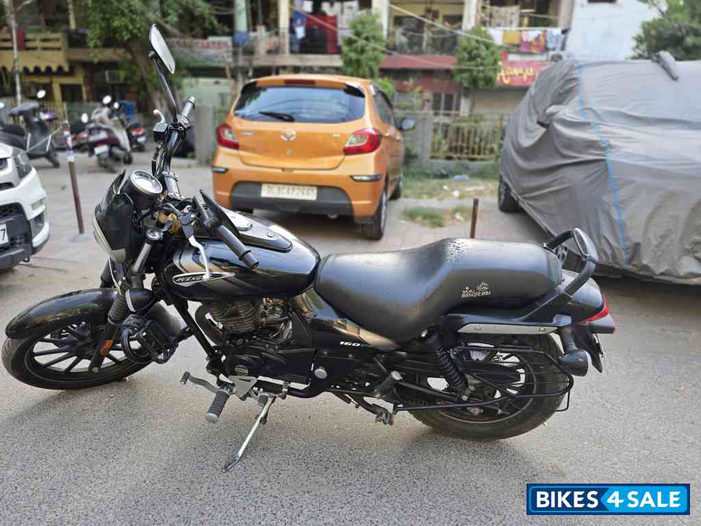 Black Bajaj Avenger Street 160