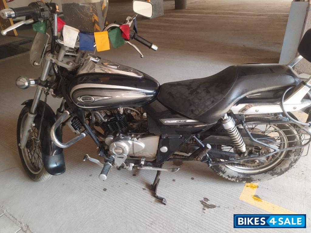 Black Bajaj Avenger Cruise 220