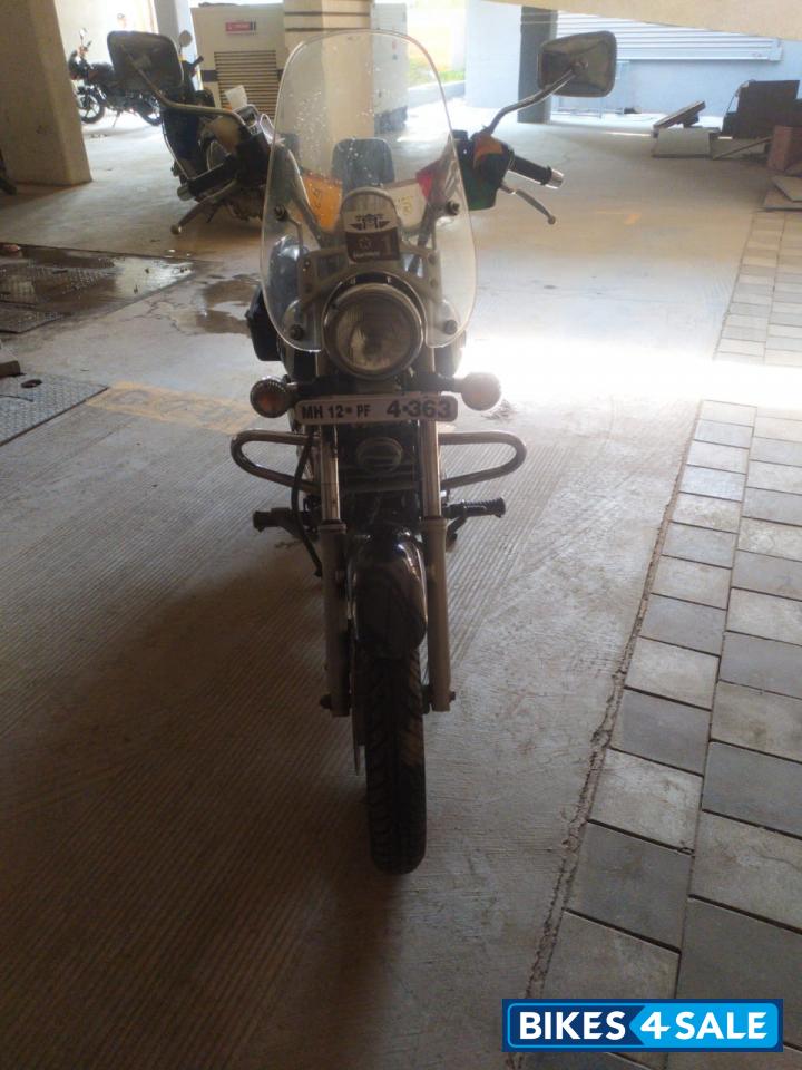 Black Bajaj Avenger Cruise 220