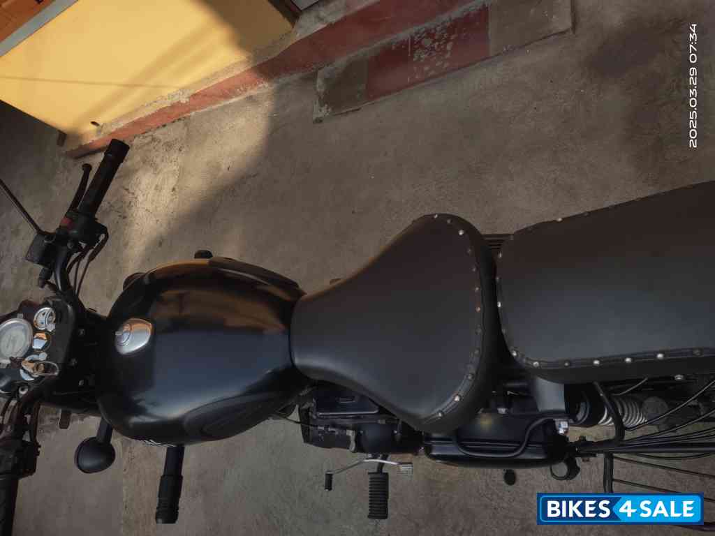 Stealth Black Royal Enfield Classic 500