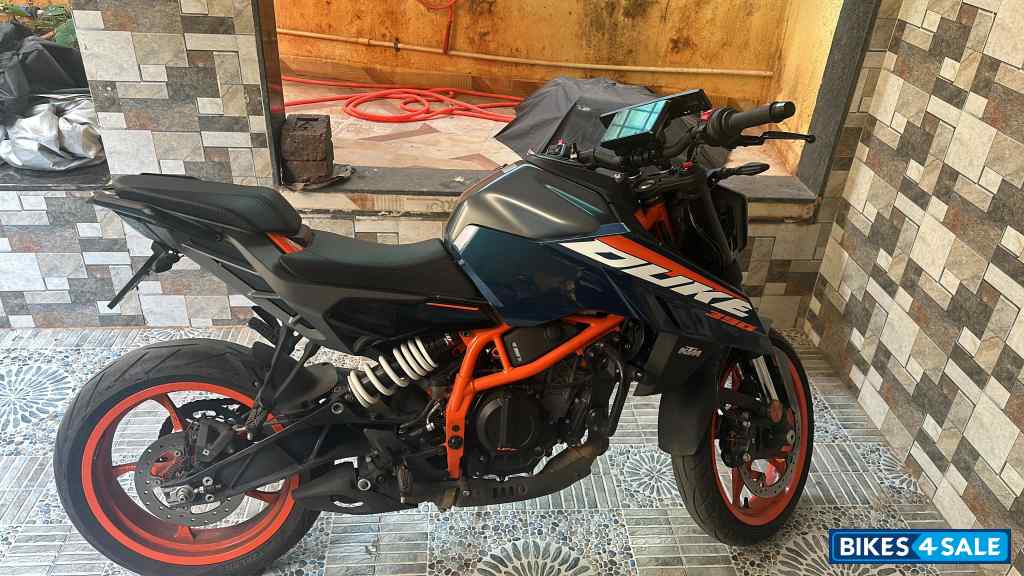 Atlantic Blue KTM Duke 390 2024