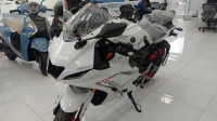 White Yamaha R15 V4