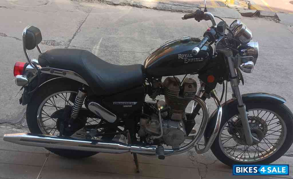 Black Royal Enfield Thunderbird 350
