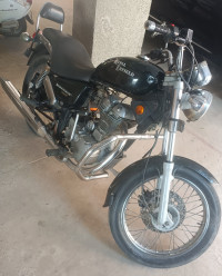 Black Royal Enfield Thunderbird 350