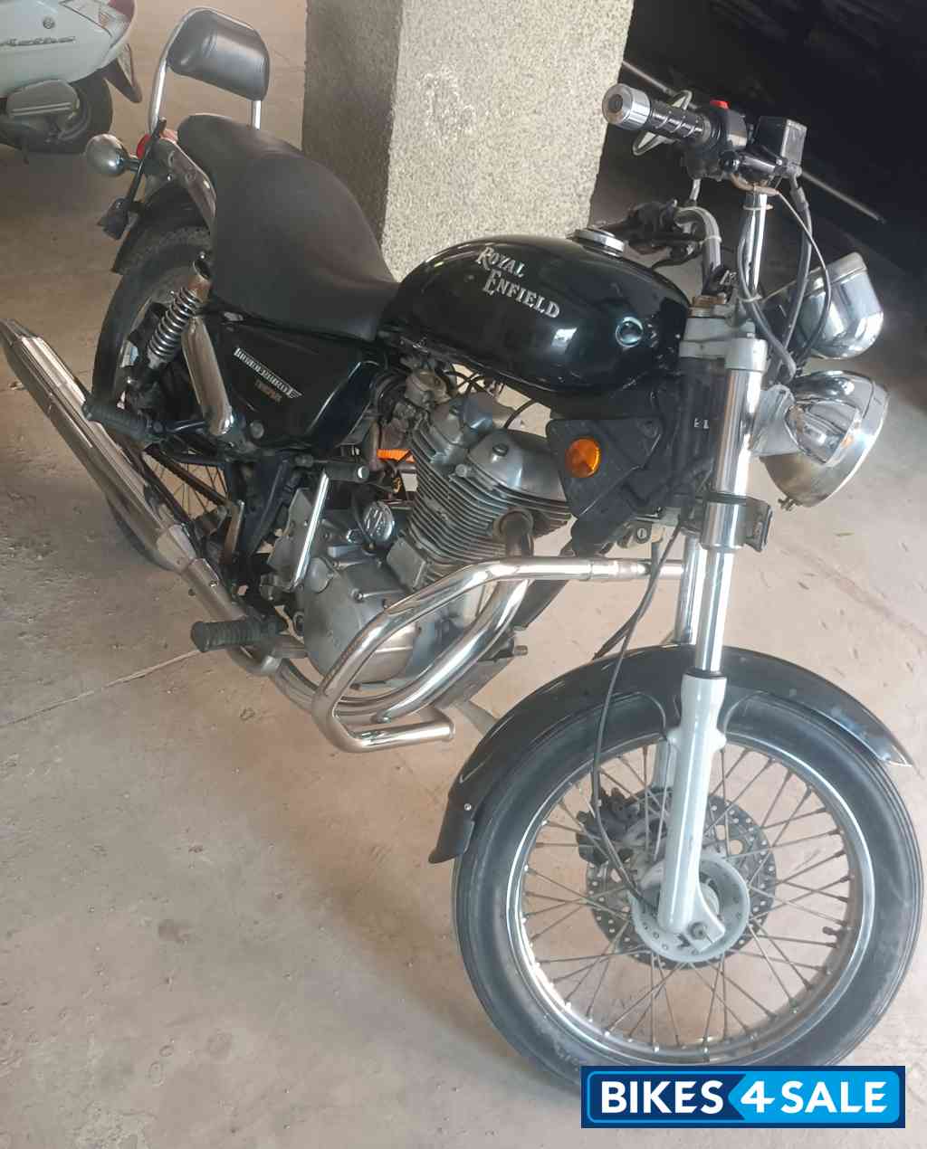 Black Royal Enfield Thunderbird 350 Black Royal Enfield Thunderbird 350