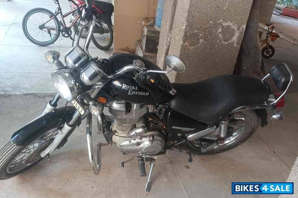 Black Royal Enfield Thunderbird 350 Black Royal Enfield Thunderbird 350