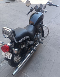 Black Royal Enfield Thunderbird 350