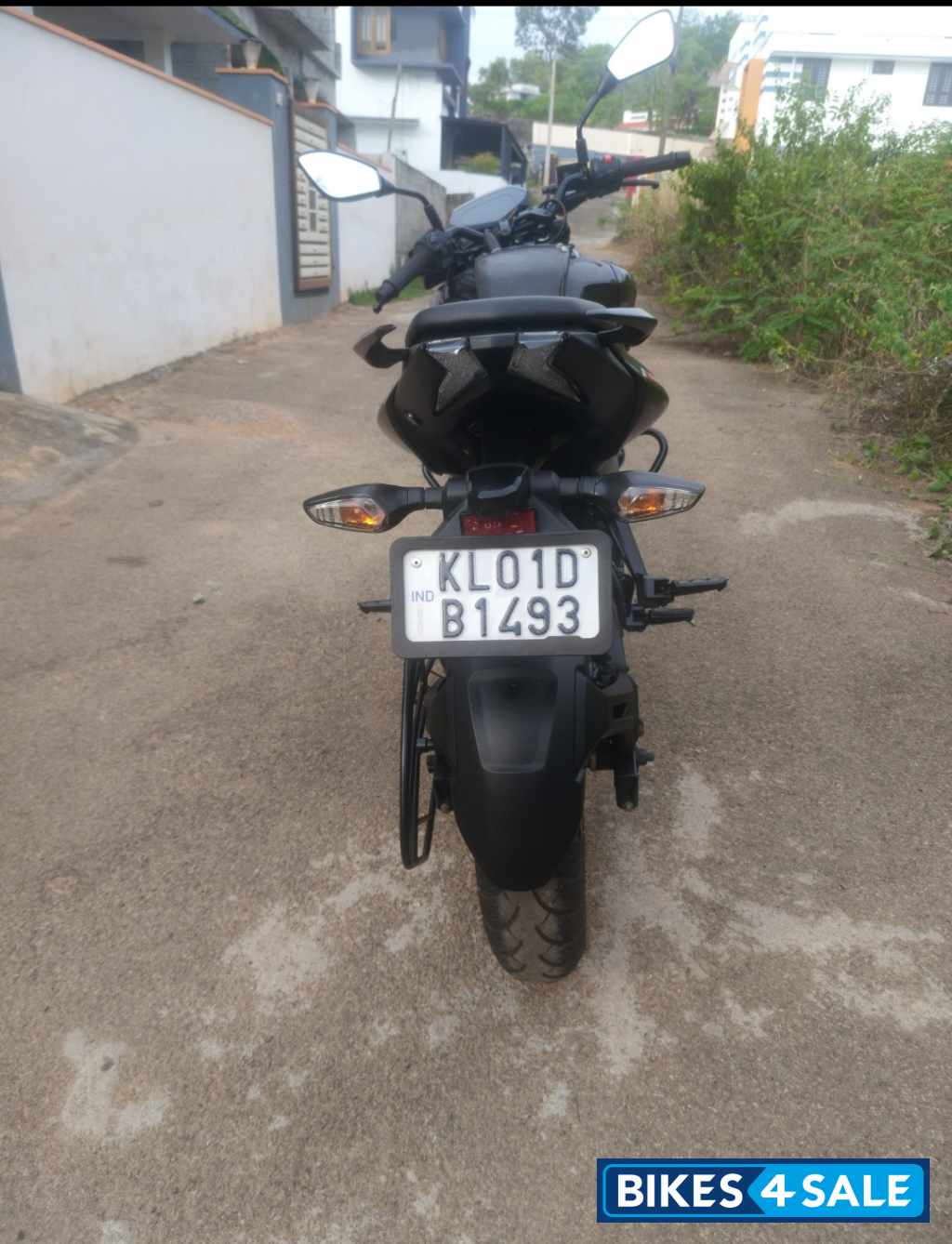 Brooklyn Black Bajaj Pulsar N160 Dual Channel ABS Brooklyn Black Bajaj Pulsar N160 Dual Channel ABS