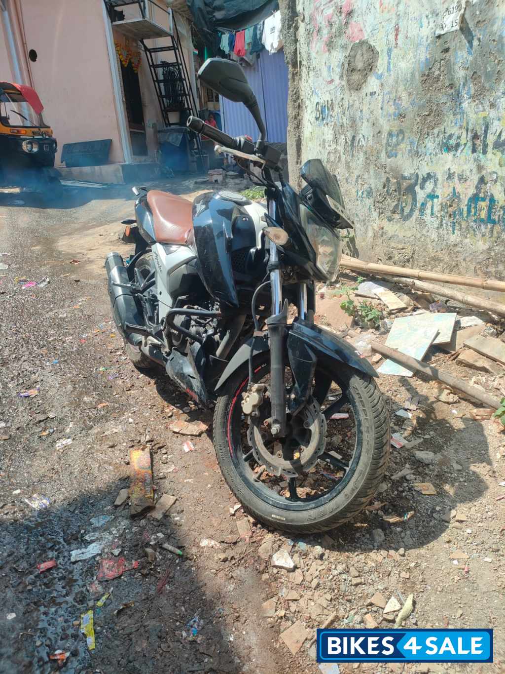 Black TVS Apache RTR 160 4V