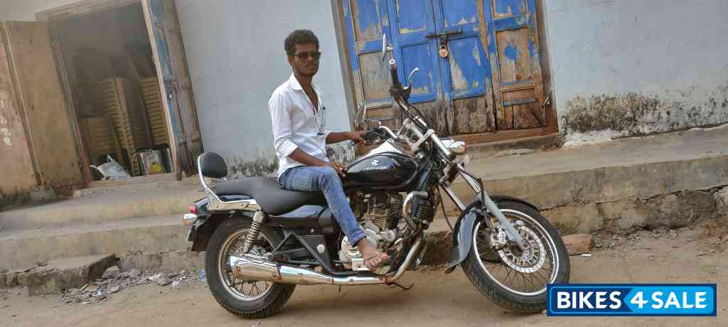 Bajaj Avenger 220 DTS-i