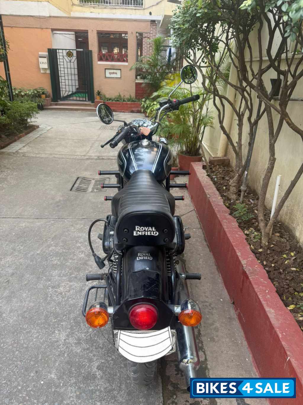 Black Royal Enfield Bullet Standard 500