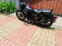 Royal Enfield Classic Stealth Black 2022 Model