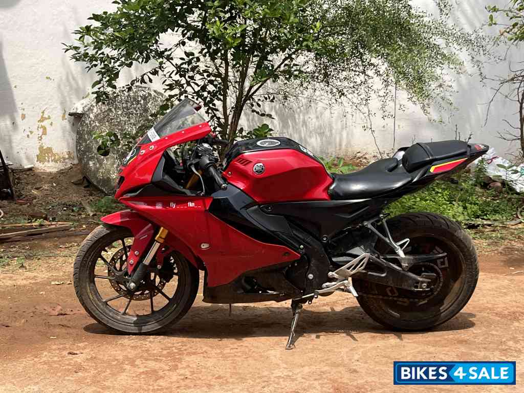 Yamaha R15 V4