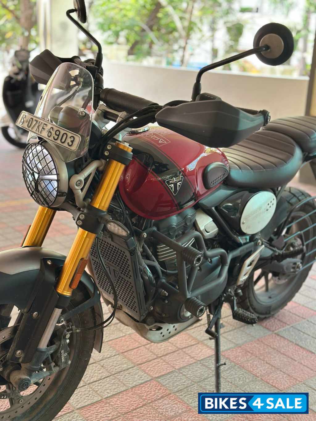 Red Triumph Scrambler 400 X