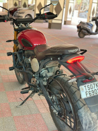 Red Triumph Scrambler 400 X