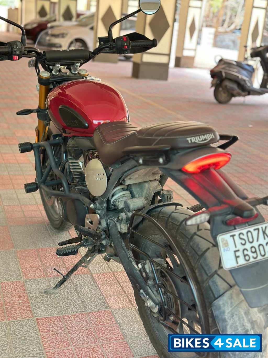 Red Triumph Scrambler 400 X