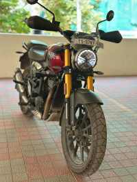 Red Triumph Scrambler 400 X