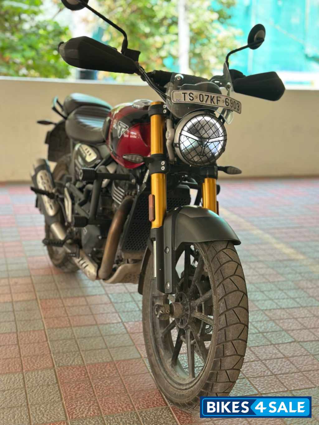 Red Triumph Scrambler 400 X