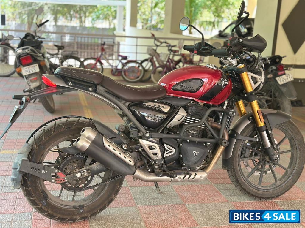Red Triumph Scrambler 400 X