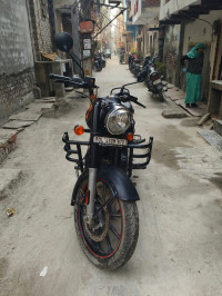Black Royal Enfield Classic Stealth Black