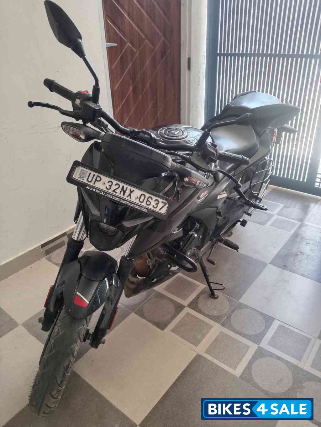 Black Bajaj Pulsar N160 Dual Channel ABS