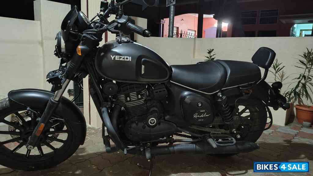Yezdi Roadster Dark