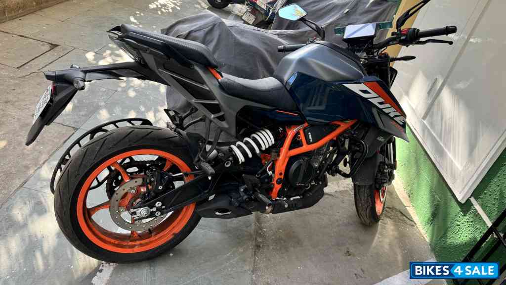 Atlantic Blue KTM Duke 390 2024