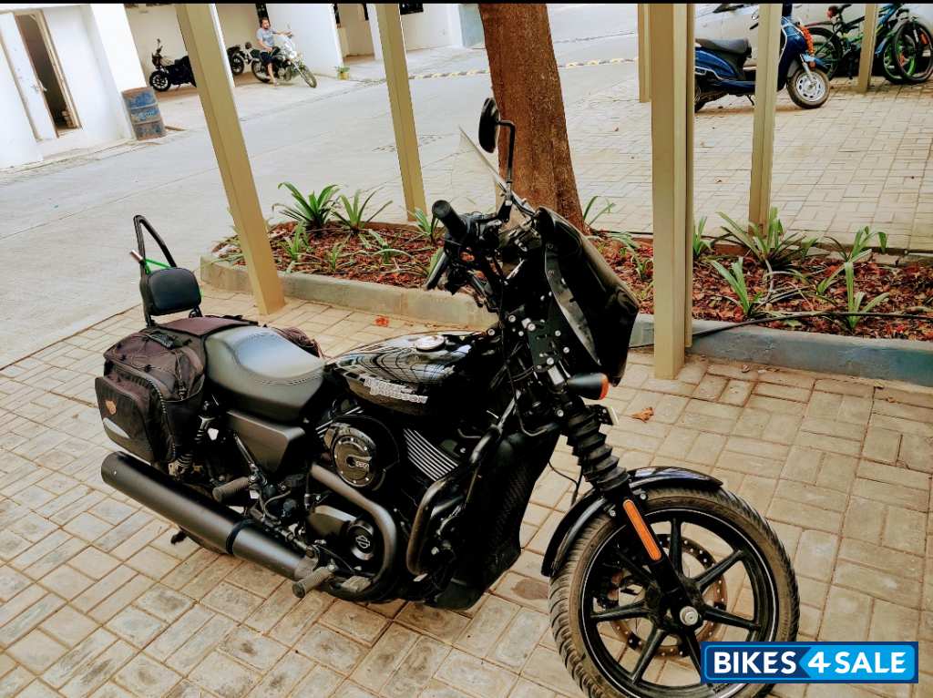 Glossy Black Harley Davidson Street 750