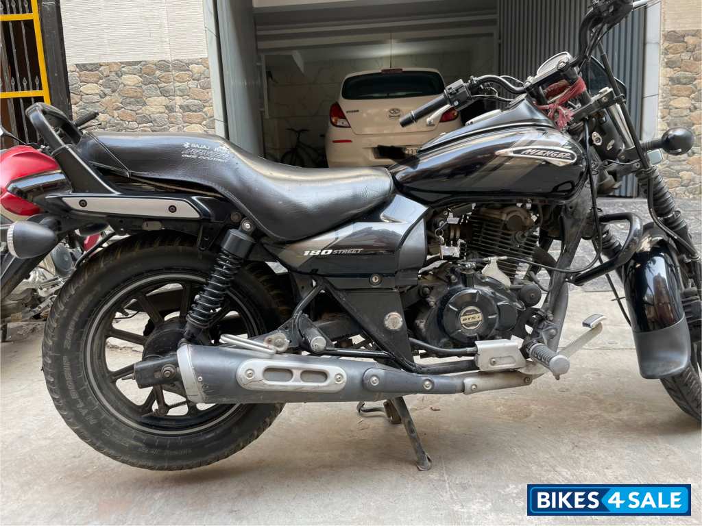 Bajaj Avenger Street 180