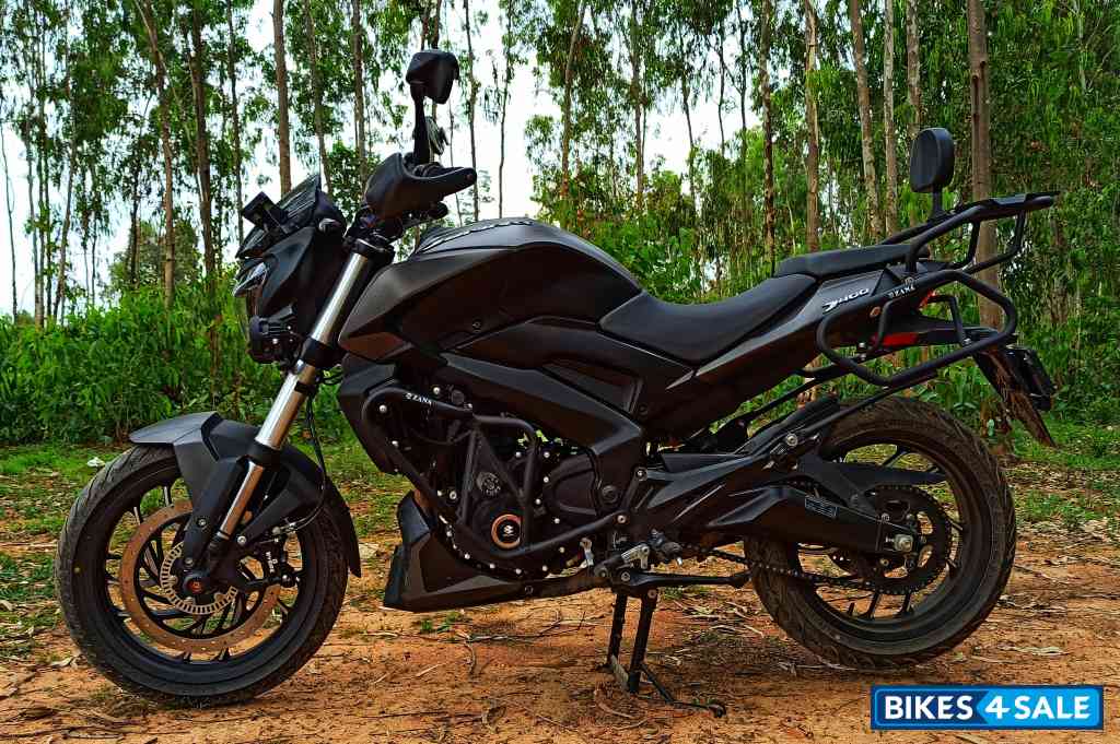 Black Bajaj Dominar 400 ABS BS6