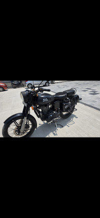 Royal Enfield Classic Stealth Black 2018 Model