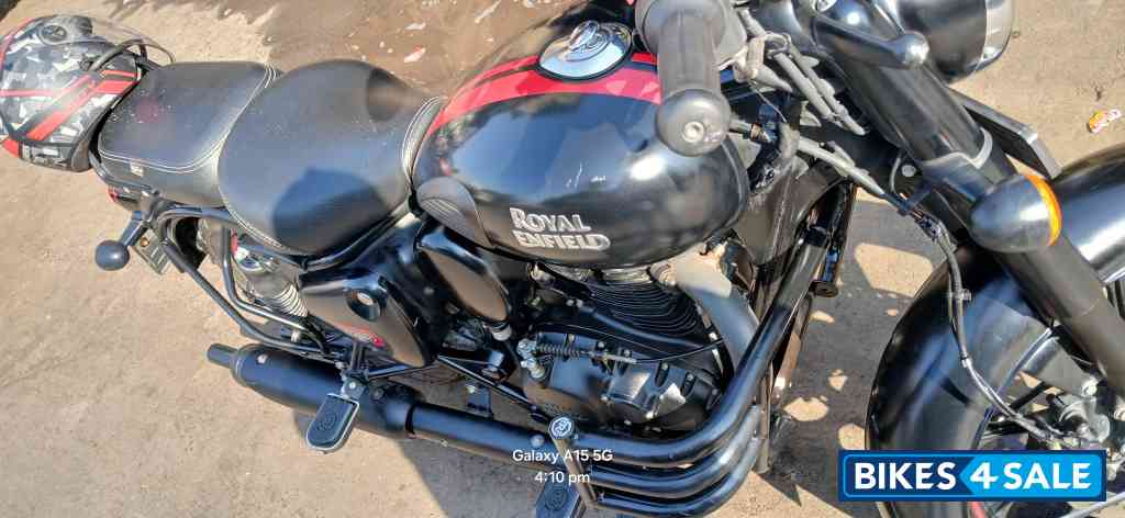 Dark Stealth Black Royal Enfield Classic Stealth Black