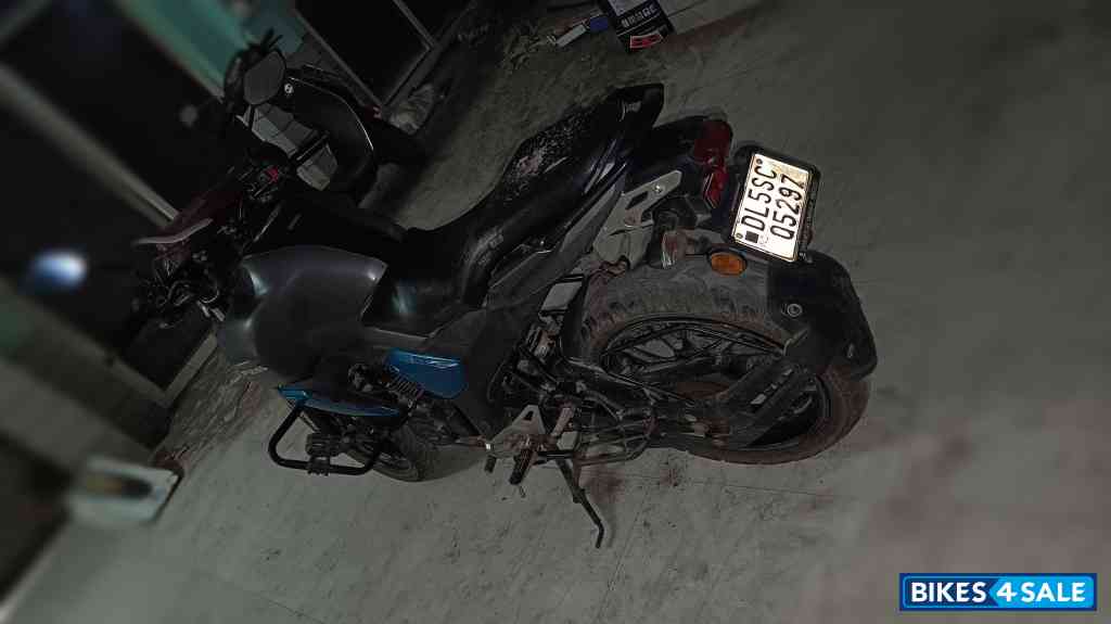 Gray Yamaha FZS 25 BS6