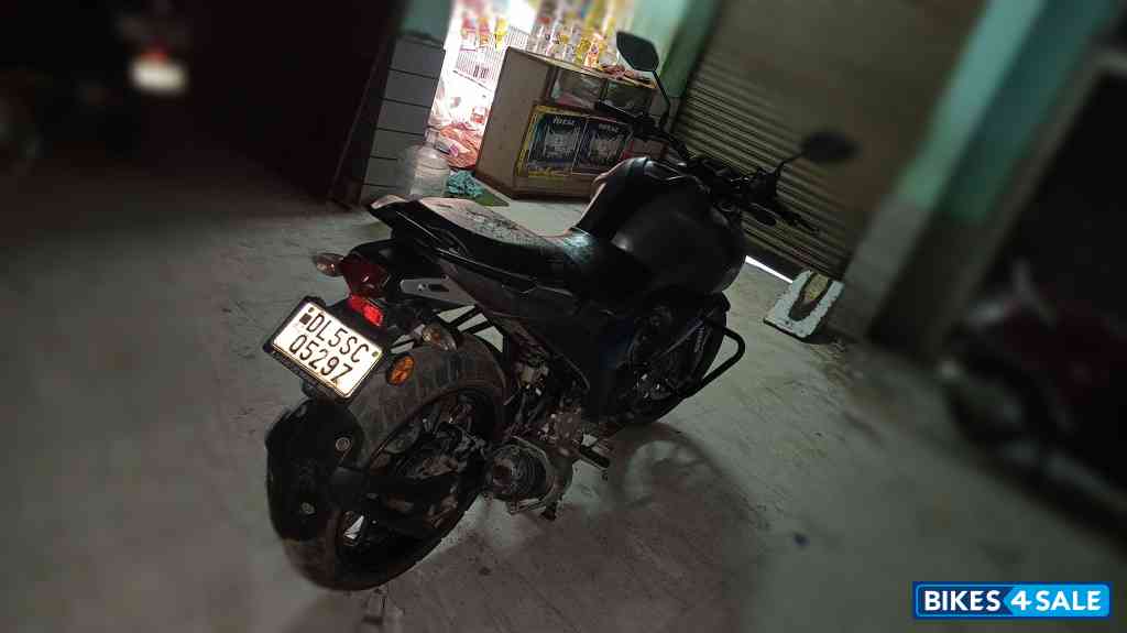 Gray Yamaha FZS 25 BS6