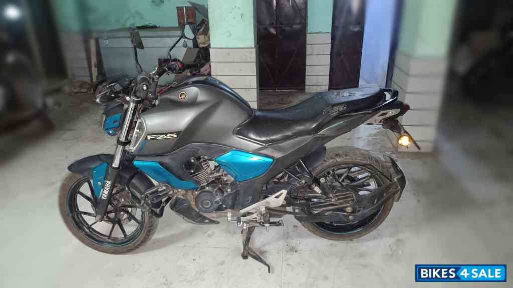 Gray Yamaha FZS 25 BS6