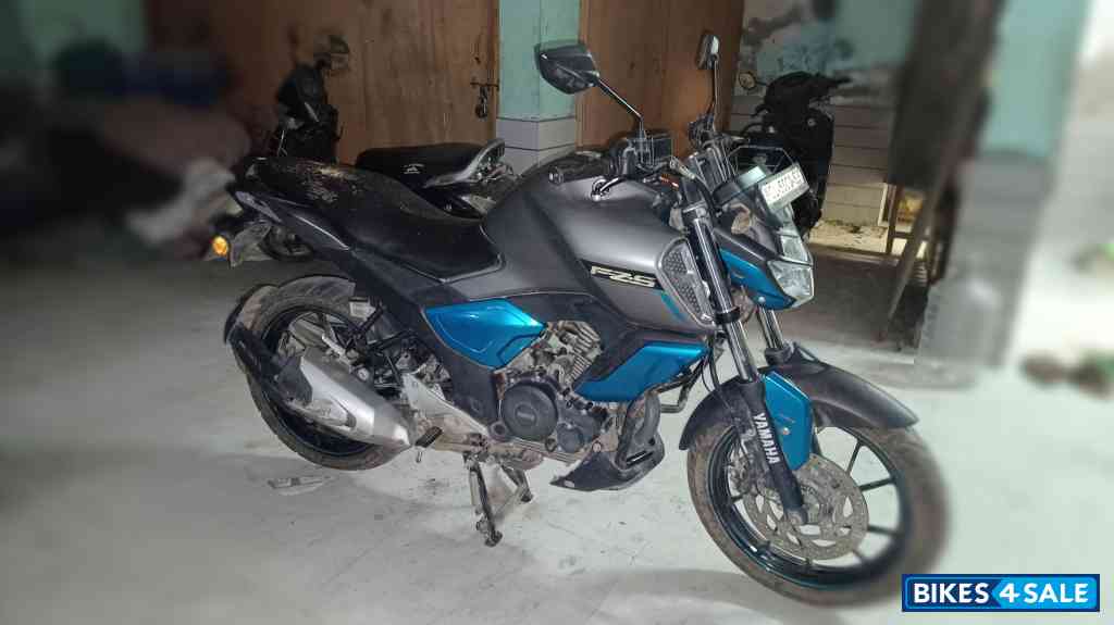 Gray Yamaha FZS 25 BS6