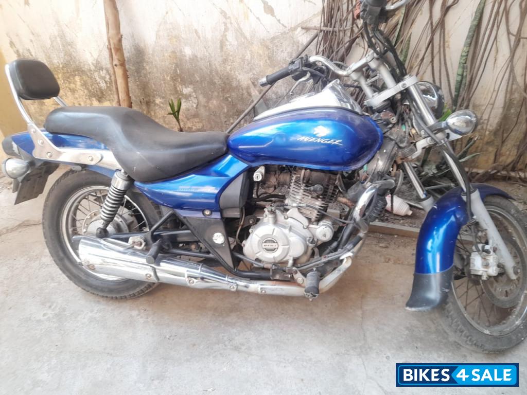 Bajaj Avenger 220 DTS-i