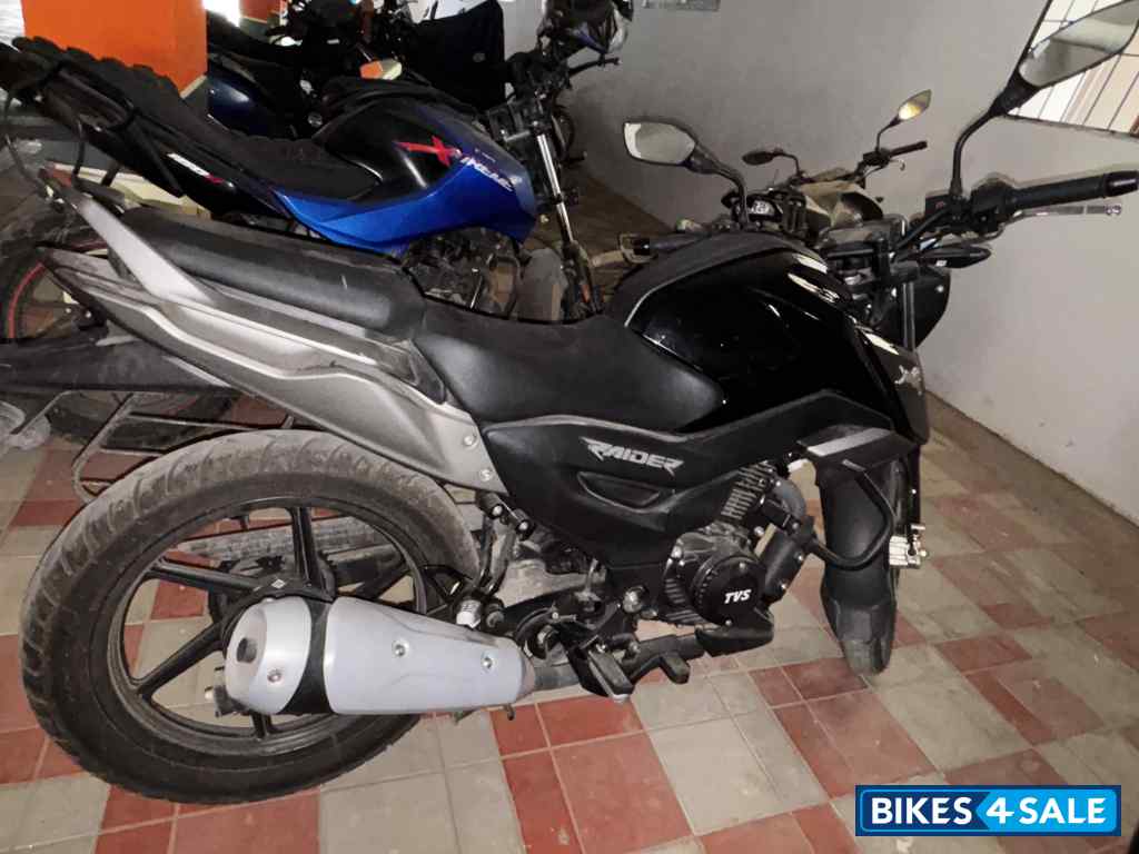 Black TVS Raider 125 Black TVS Raider 125