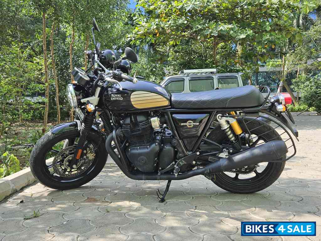 Black Ray Royal Enfield Interceptor 650 Twin
