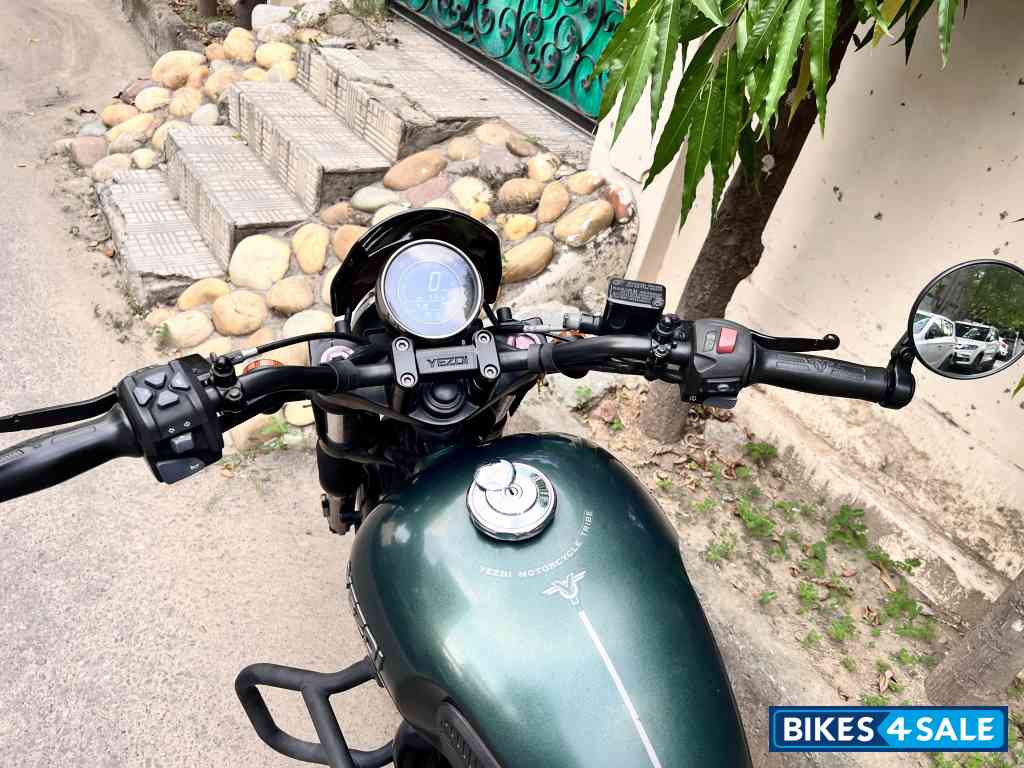 Hunter Green Yezdi Roadster Dual Tone