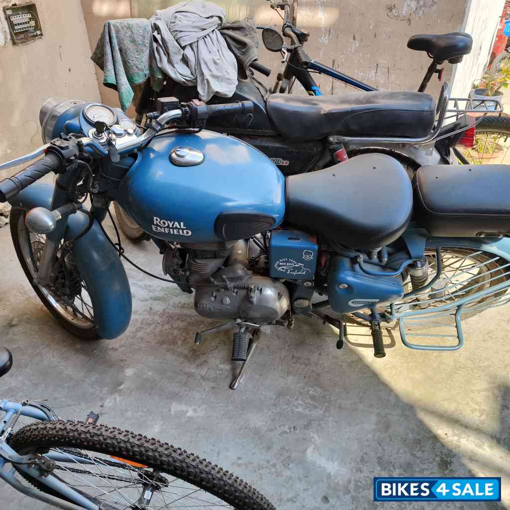 Royal Enfield Classic Squadron Blue