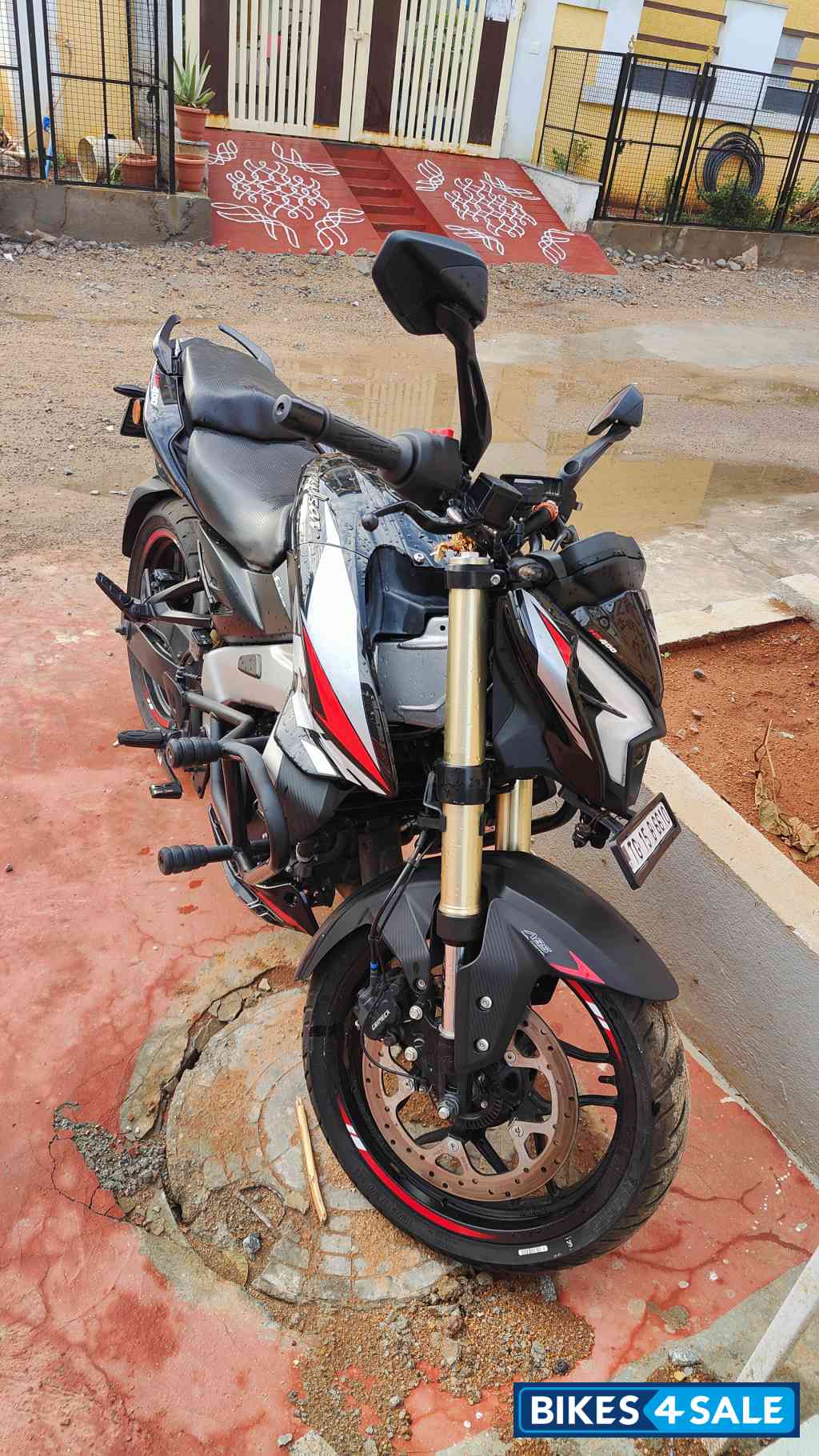 Black Bajaj Pulsar NS400Z