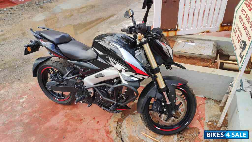 Black Bajaj Pulsar NS400Z