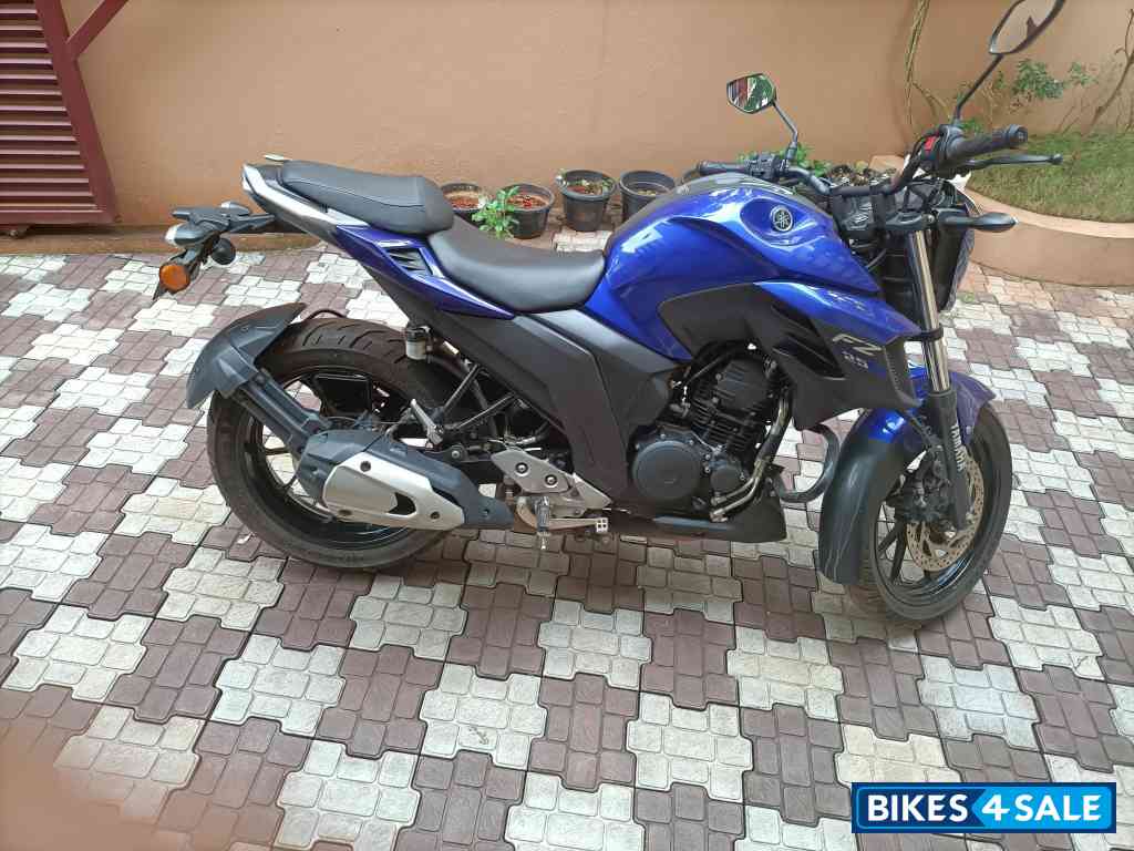 Blue Yamaha FZ 25 BS6 Blue Yamaha FZ 25 BS6
